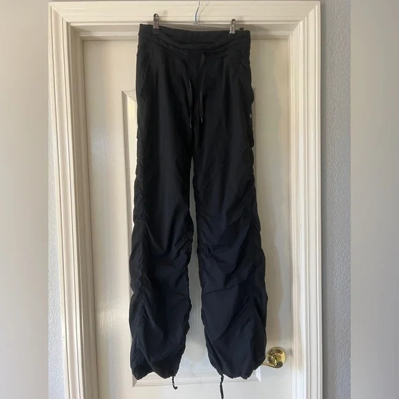 Lululemon Dance Studio Black LINED Women'sSz 6 Mid- Rise Pants - Picture 3 of 10